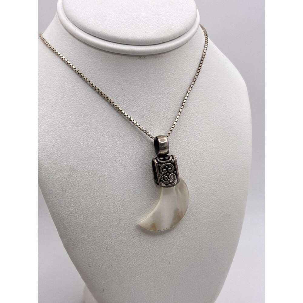 Mother Of Pearl Crescent Moon 925 Silver Ornate Bale 925 Box Chain Necklace VTG